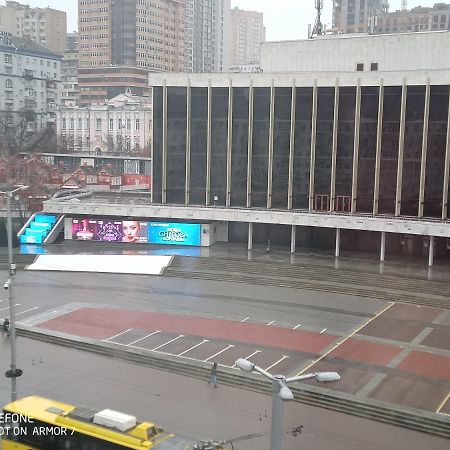 Двухкомнатная квартира с видом на Дворец Украина Киев Экстерьер фото